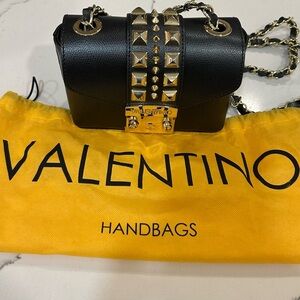 VALENTINO BY MARIO VALENTINO
Leather Crossbody Bag Black